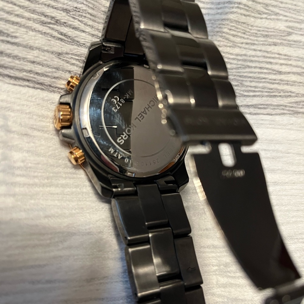 michael kors gunmetal stainless watch - Picture 2 of 2